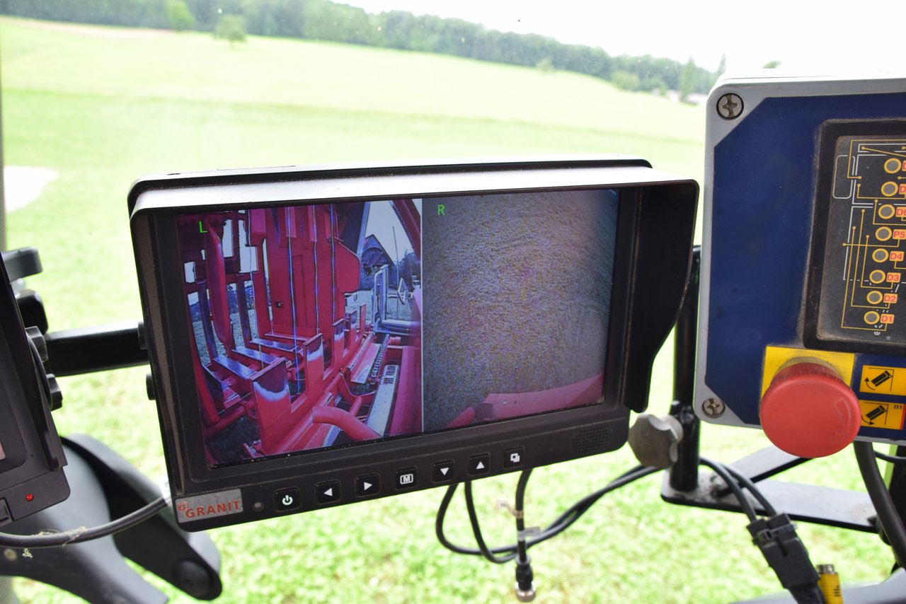 Mithilfe mehrerer Kameras und Sensoren kann der Fahrer den Bündelprozess überwachen. (Bild Lisa McKenna)