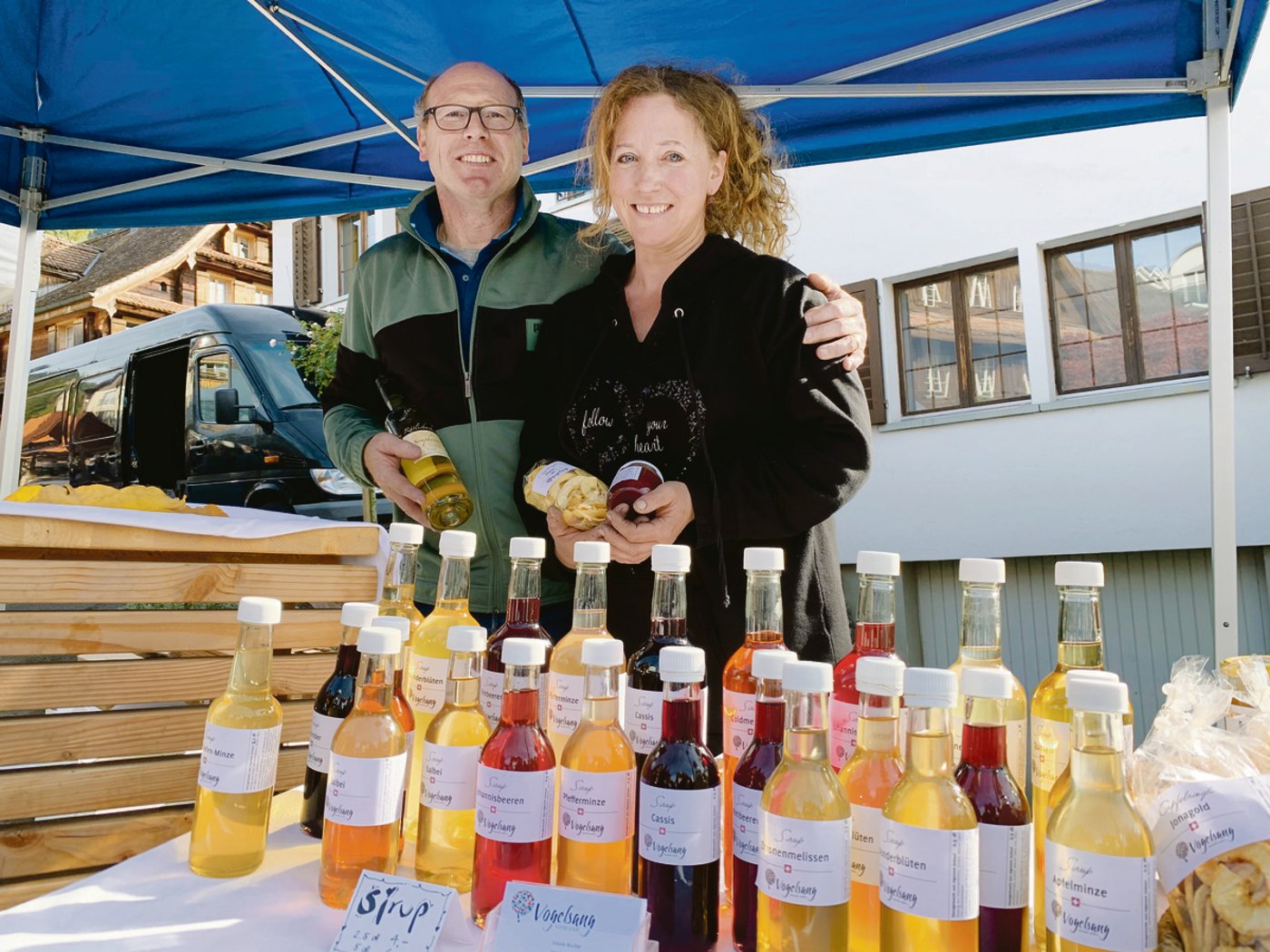 Armin Sticher und Ursula Bucher aus Ebikon präsentierten Wein und viele Sirupe. 