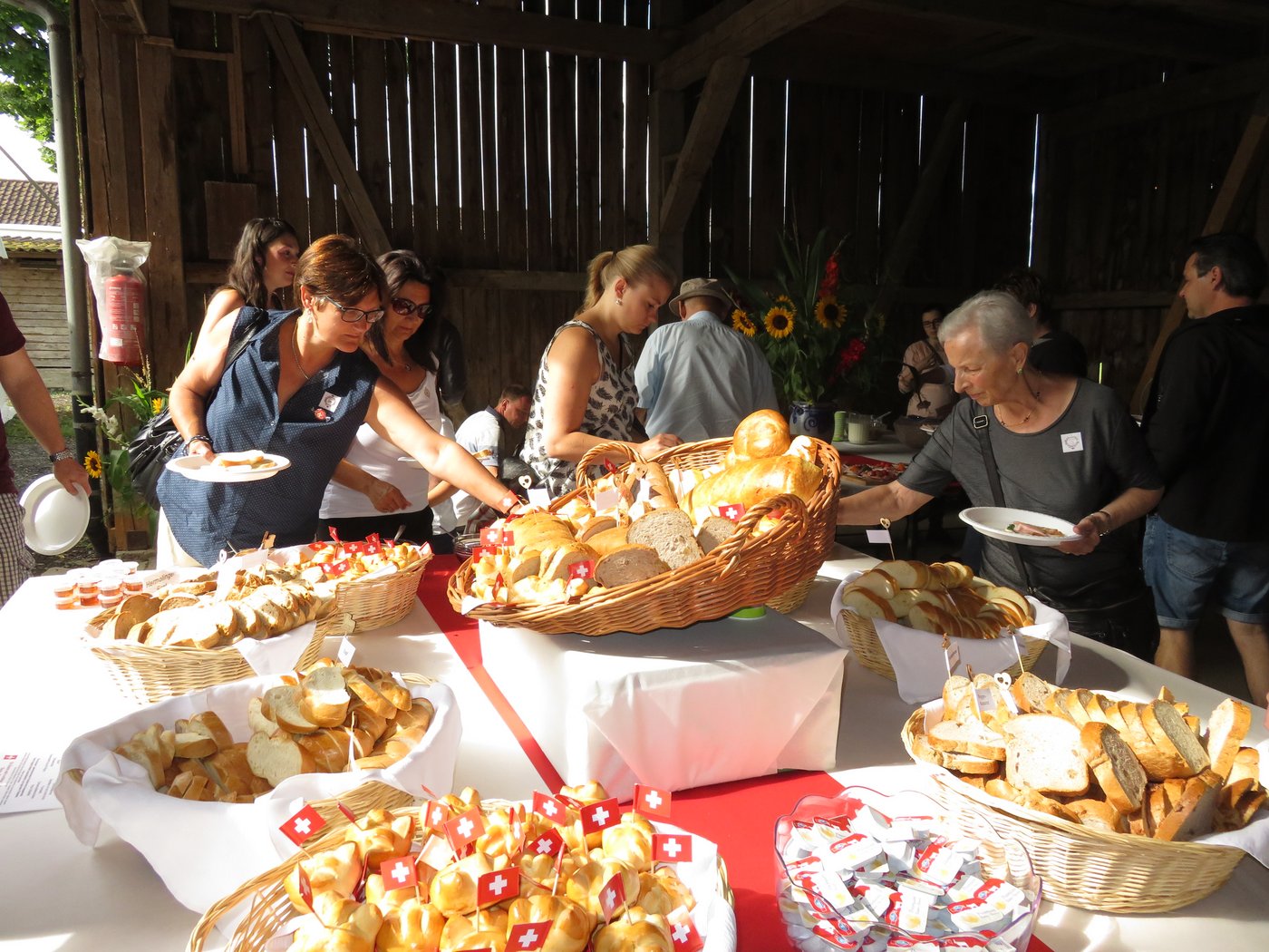 Dank der entspannteren Corona-Lage kann der traditionelle 1.-August-Brunch durchgeführt werden. Anmelden kann man sich bis am 30. Juli. (Archivbild Josef Scherer)