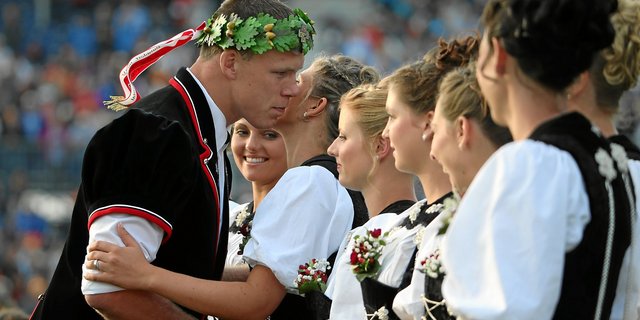 Dass Wenger Kilian in Aarberg gewonnen hat, ist für Barbara Kipfer das Sahnehäubchen ihres Schwingfestbesuchs. (Symbolbild, Bild Andy Mettler)
