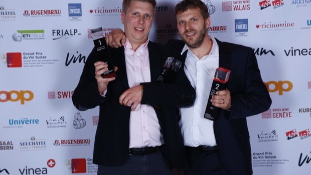Julien Dutruy (links) und sein Bruder Christian Dutruy gewinnen die Auszeichnung für das «Weingut des Jahres». (Bild zVg)