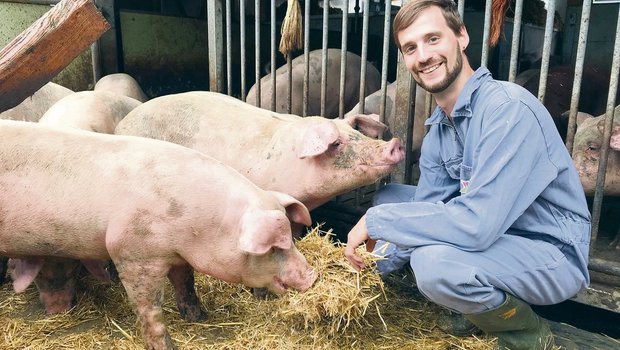 «Die Arbeit mit den Schweinen bereitet mir Spass und Freude»: der gelernte Milchtechnologe, Schweinemäster und Agronom Philipp Egli sieht sich als Bindungsstelle zwischen Forschung, Ausbildung und Praxis. (Bild Strickhof)