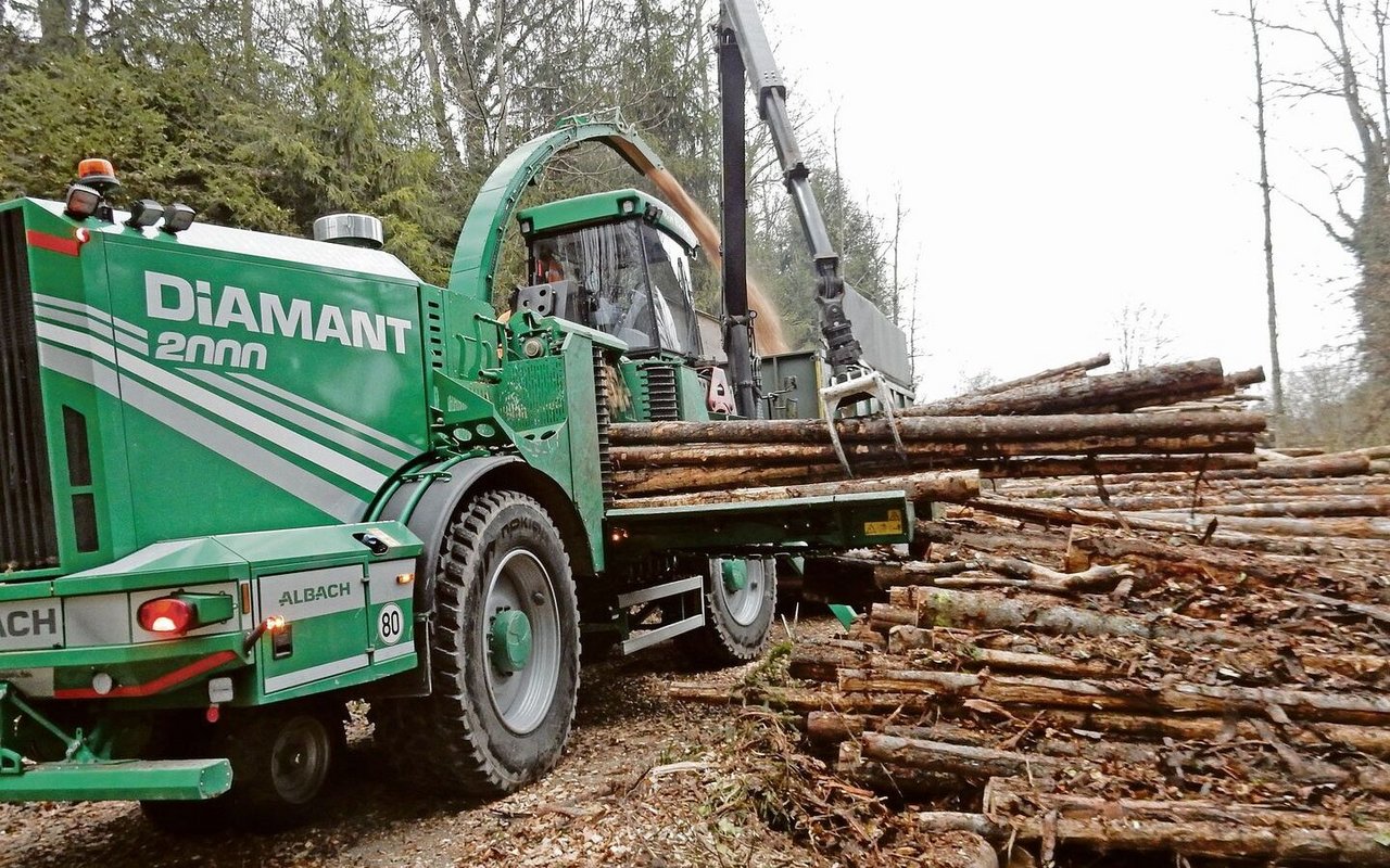 Es wird wieder mehr gehackt. Die Nachfrage nach Holzschnitzeln und generell für Energieholz hat deutlich angezogen. 