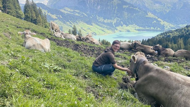 Corina Blöchlinger arbeitet und lebt diesen Sommer mit ihrer Familie auf der Alp Bärlaui. Seit Frühling ist die Agronomin zudem im Vorstand des SBLV.