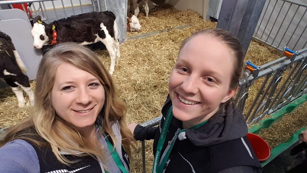 Sie wurden testweise bereits zu Agrar Scouts ausgebildet: Christine Nussbaumer (links) und Corina Burn hatten ihren ersten Einsatz auf der Internationalen Grünen Woche 2019 in Berlin (Deutschland). (Bild lid)