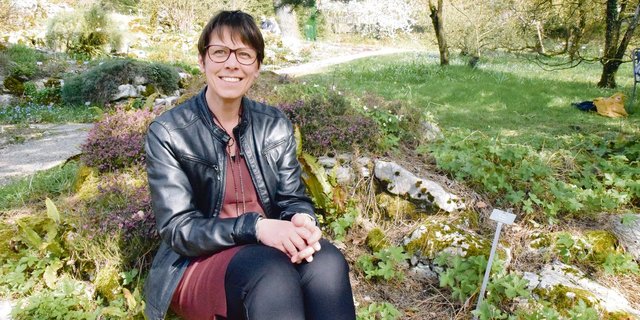 Politisches Engagement und Landfrauen-kochen-Image gehen bei Anne Challandes gut zusammen: «Das ist ein ganzes Paket und zeigt die verschiedenen Facetten einer Bäuerin oder einer Landfrau. Diese Art ist unser Fundament, unsere Wurzel.»(Bild Esther Thalmann)