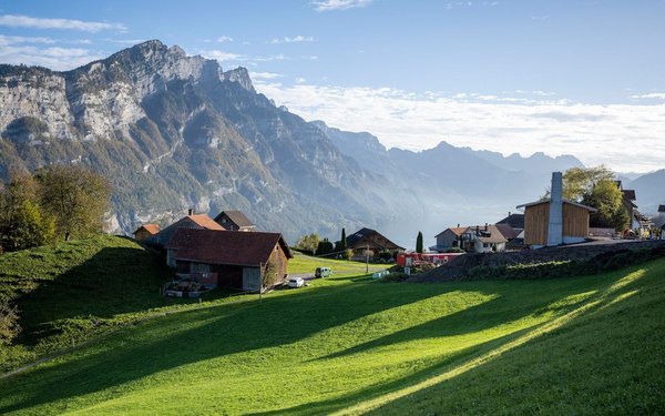 Die Schweizer Berghilfe unterstützt den Bau von Solaranlagen im