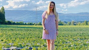 Am Feierabend tausch Am Feierabend tauscht Andriana Sobchuk Gummistiefel und Arbeitshose gegen das Sommerkleid. Sie mag Mode.