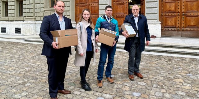 Bauern-Deelegation vor dem Bundeshaus.