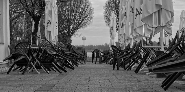 Die Lage der Gastro-Betriebe dürfte schwierig bleiben.  Ob die aktuellen Massnahmen noch verschärft werden, muss noch entschieden werden. (Bild  Antranias/Pixabay)