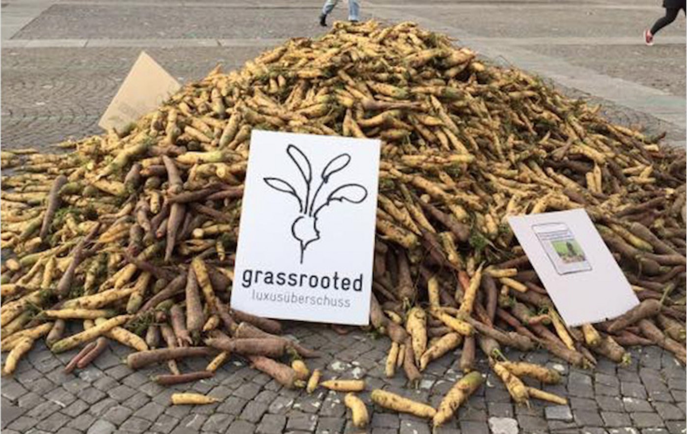 Der Verein rettete Rüebli aus dem Züricher Weinland und machte in Zürich darauf aufmerksam. (Bild Facebook/Grassrooted)