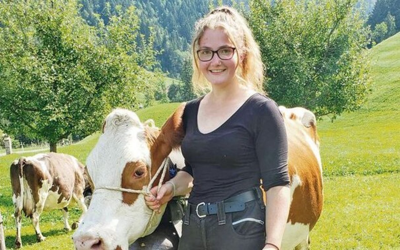 Melanie Maurer absolviert nach abgeschlossener Lehre zur Agrarpraktikerin das zweite Lehrjahr zur Landwirtin.