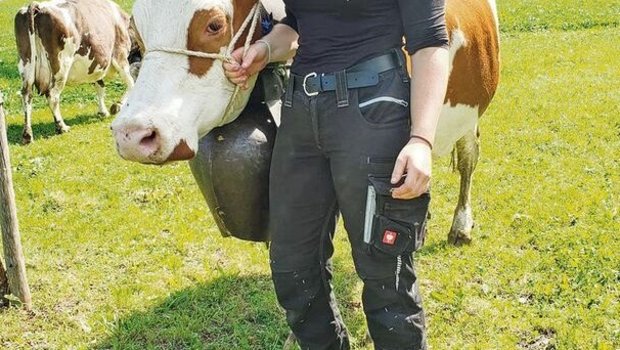 Melanie Maurer absol Melanie Maurer absolviert nach abgeschlossener Lehre zur Agrarpraktikerin das zweite Lehrjahr zur Landwirtin.