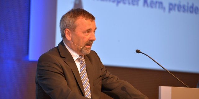 SMP-Direktor Hanspeter Kern bei seiner Eröffnungsrede. 