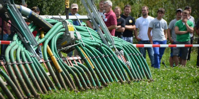 Die Maschinenvorführungen stiessen auf reges Interesse. (Bilder Armin Emmenegger)