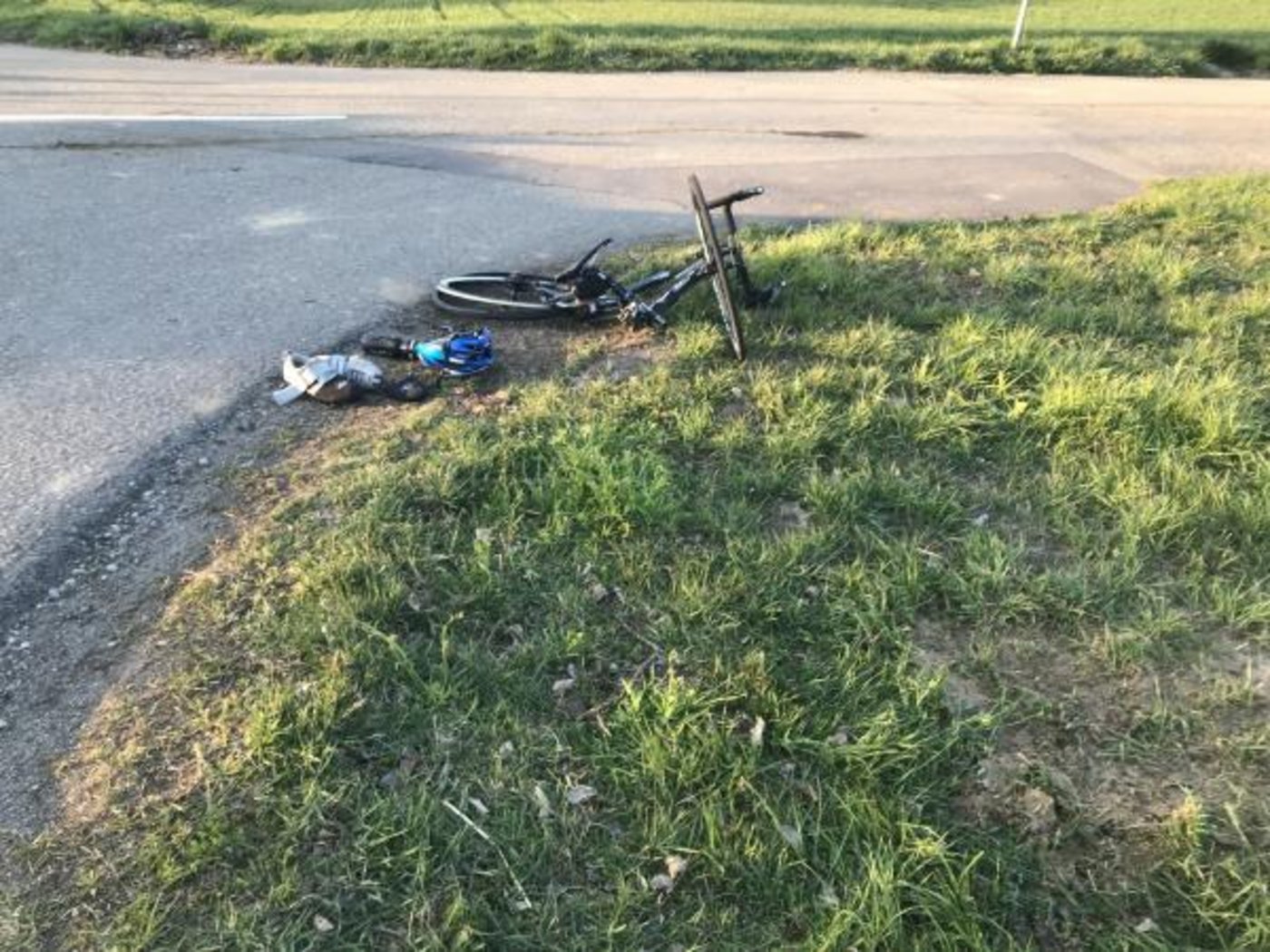 Das Rennvelo wurde beim Unfall in zwei Teile zerbrochen.