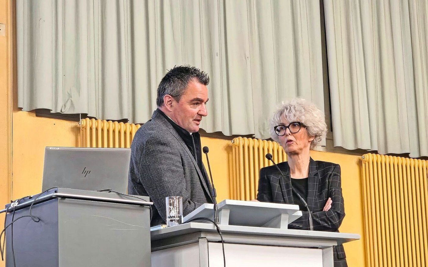 Thomas Knutti empfing die Direktorin des Bafu, Katrin Schneeberger, zum Gespräch über den Wolf.