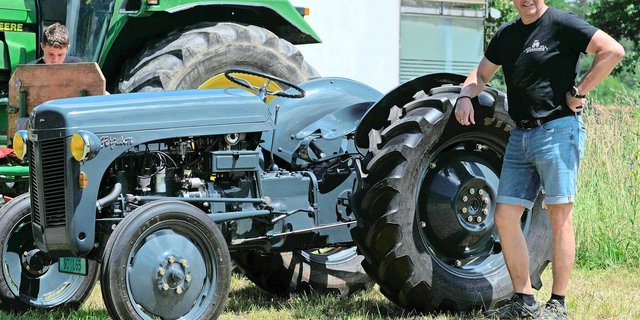 Hier präsentiert Markus Grenacher aus Deitingen stolz seinen Ferguson aus dem Jahre 1948.