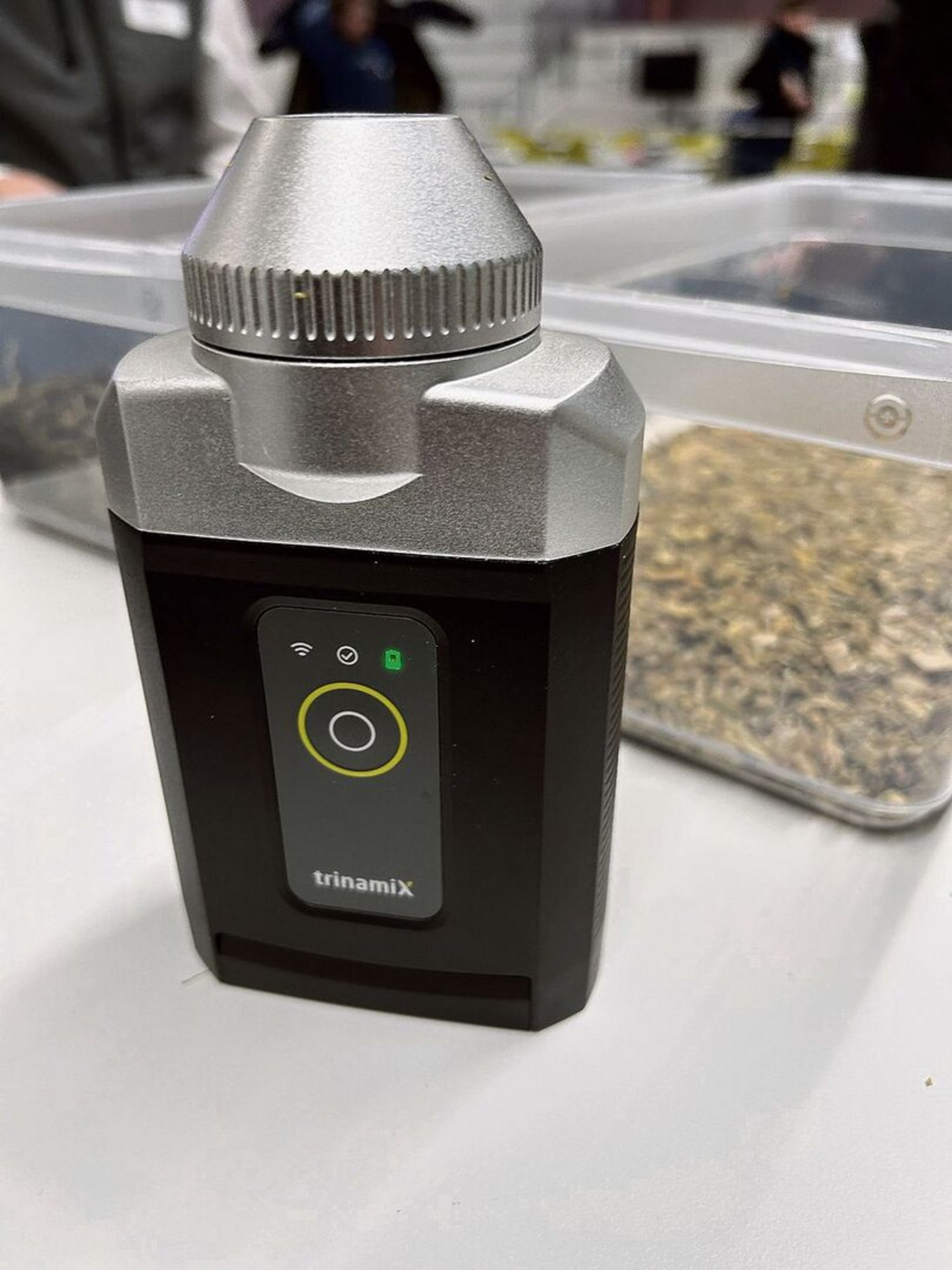 Das «mobile Labor» hat in der Hosentasche Platz.