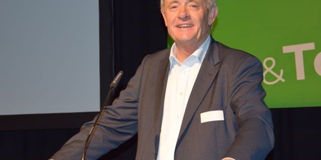 Ernst Möhl bei seiner Dankensrede. (Bild jw)