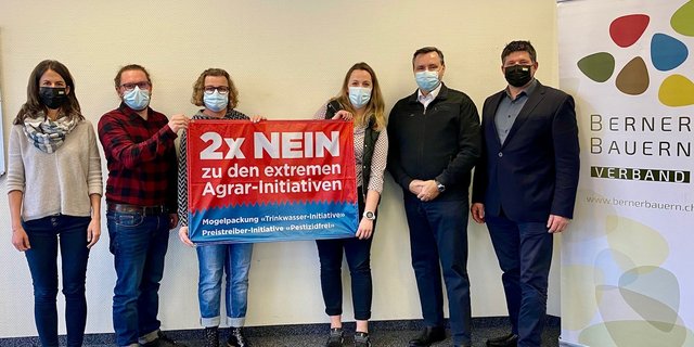 V.l.n.r: Karin Oesch, Geschäftsführerin BEBV ‐ Daniel Hasler, Co‐Präsidium JULA ‐ Heidi Glatthard‐Maurer, Vorstand VBL ‐ Katja Riem, Winzerin EFZ und Studentin HAFL Zollikofen – Werner Salzmann, Ständerat Kt. Bern – Hans Jörg Rüegsegger, Präsident BEBV. (Bild BEBV)