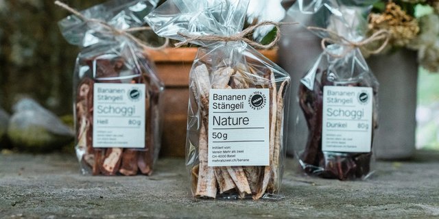 Die Bananenstängeli gibt es in drei Variationen - natur, mit Milchschokolade oder dunkler Schokolade überzogen. (Bild Mehr als zwei)