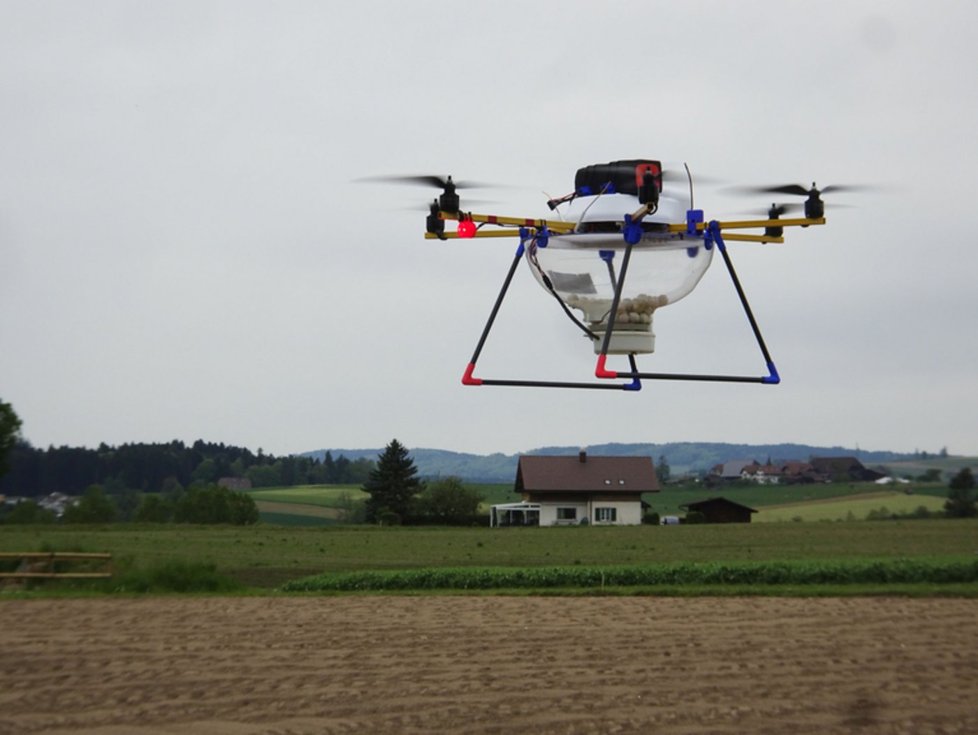 Die steuerbaren Vögel sind für die Landwirtschaft vielseitig einsetzbar. (Bild lid/mr)