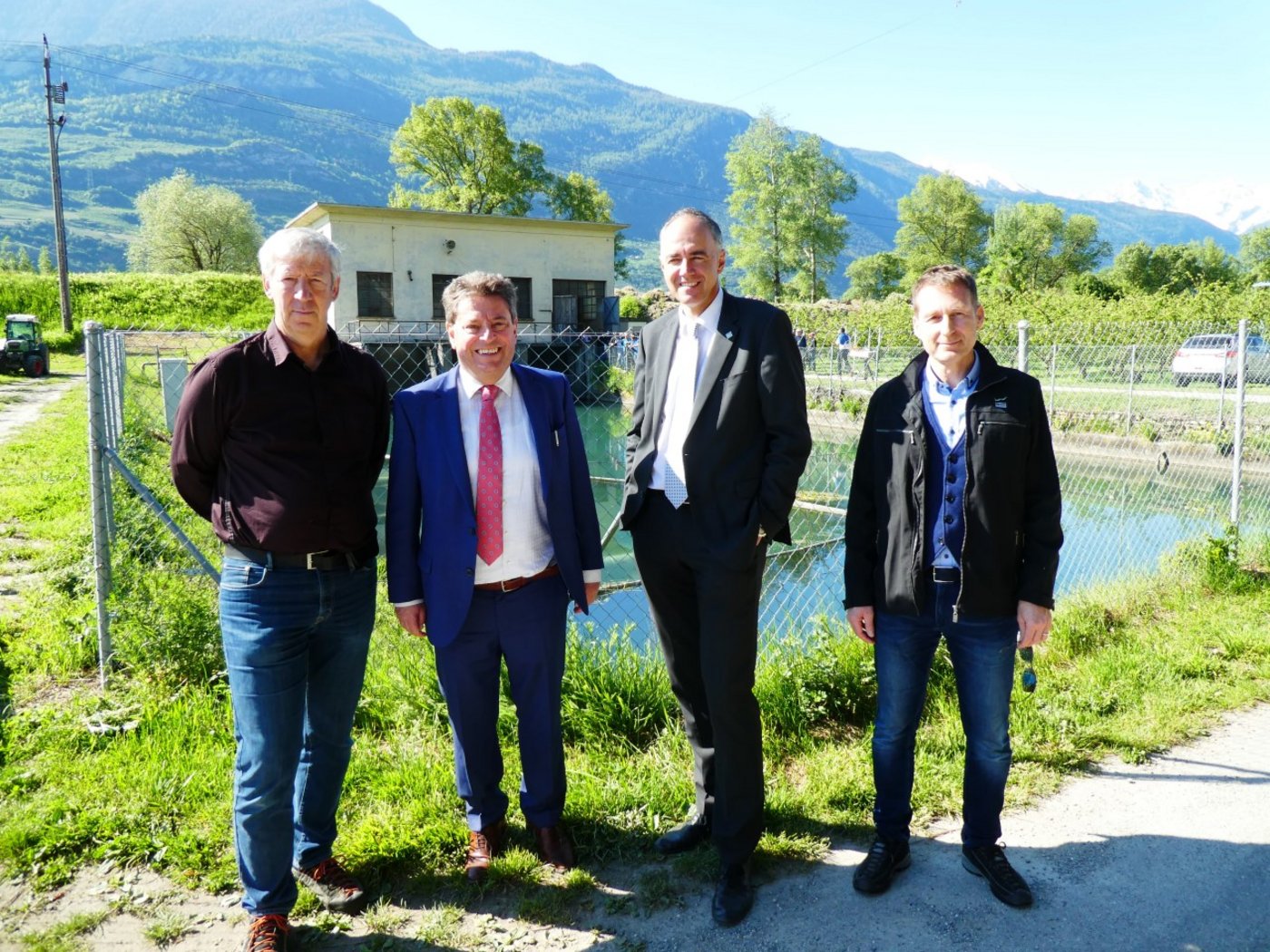 V. l. n. r. :Paul-Marie Dorsaz (Präsident der Bewässerungsgenossenschaft des Grand Blettay und der Bauerngewerkschaft),  Edouard Fellay (Präsident der Gemeinde Fully), Christophe Darbellay (Staatsrat), Tony Arborino (Amtschef Kantonales Amt für Rhonewasserbau) (Bild zVg)