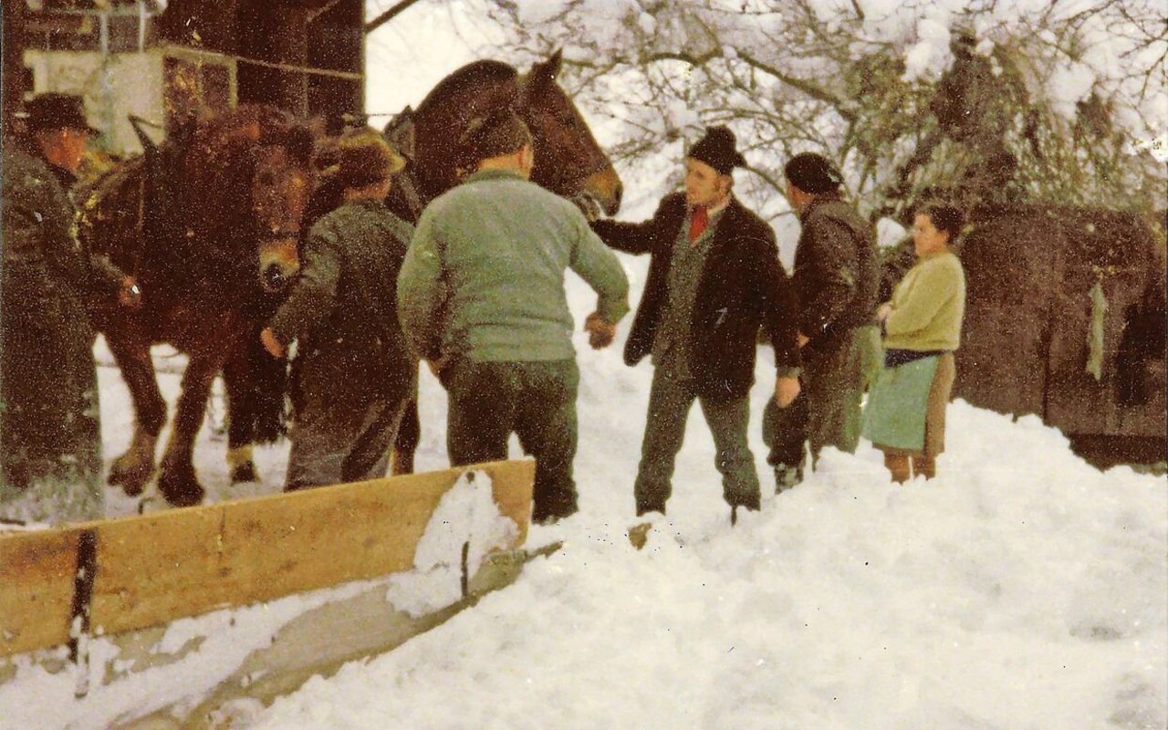 In Obergoldbach BE wurden die Strassen noch mit Ross und Pflug vom Schnee befreit. Dies ist heute auch ganz anders geworden.