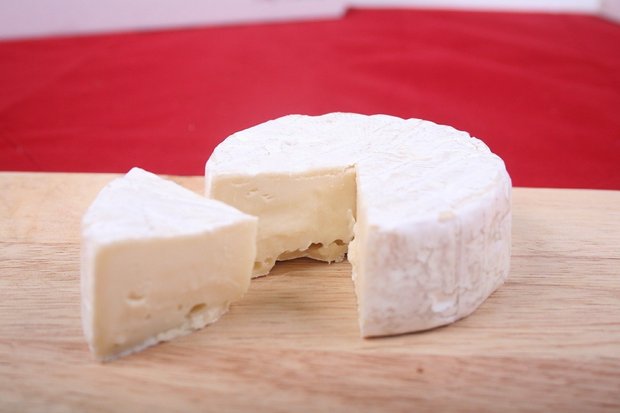 Bei den Listerienfällen im Mai 2020 war eine briete Palette von Käse aus der Käserei Vogel betroffen, z. B. Brie, Schaf-, Ziegen- und Rahmkäse. (Symbolbild Pixabay)