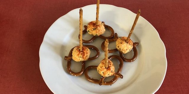 Diese Käsepops heissen anderswo auch Obazda. (Bilder et)