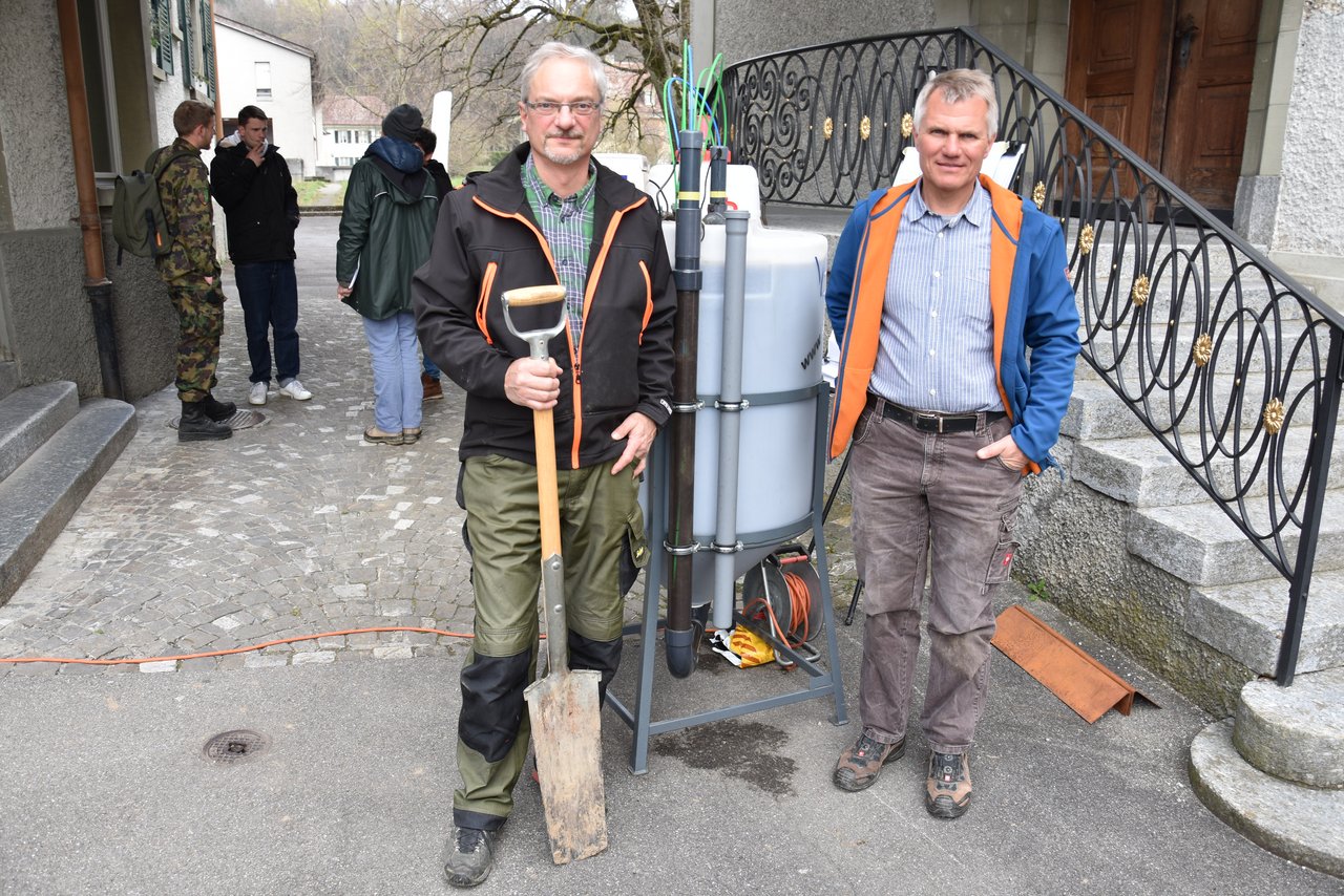 Dietmar Näser (l.) und Friedrich Wenz wissen, wie man den Boden wieder regenerieren kann. (Bild Katrin Erfurt)