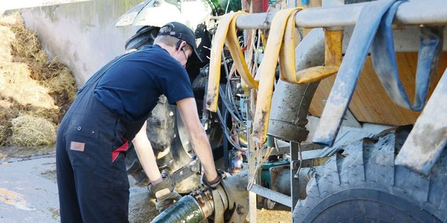 In den nächsten Wochen steht das Güllen vielerorts auf der Tagesordnung. «Ufpasse», so das Motto des LBV.