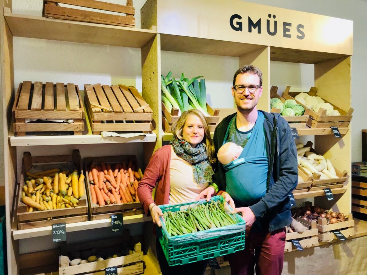 Geschäftsleiterin Franziska Güder mit Simon Weidmann.