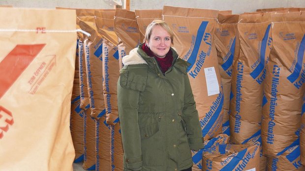 Auch kleinere Kunden Auch kleinere Kunden bekommen bei ihr das individuelle Futter in gewünschter Form geliefert: Niederhäuser-Geschäftsführerin Marlene Kamber.