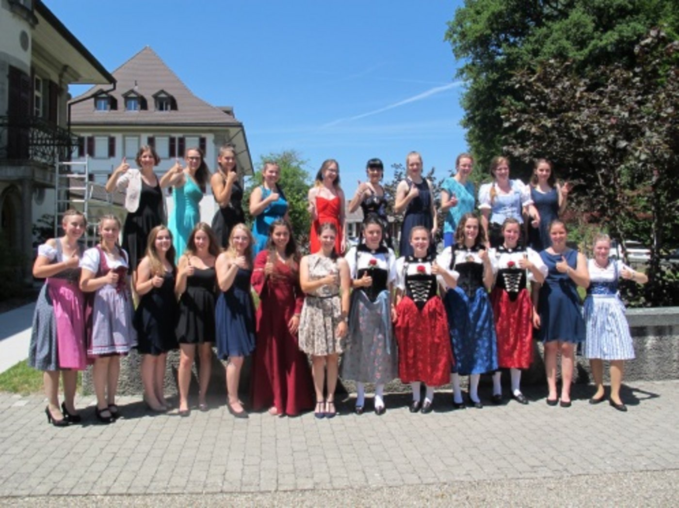 Die Abschlussklasse des Bildungsjahres Hauswirtschaft 2016/17 am Inforama Waldhof. (Bild zVg)