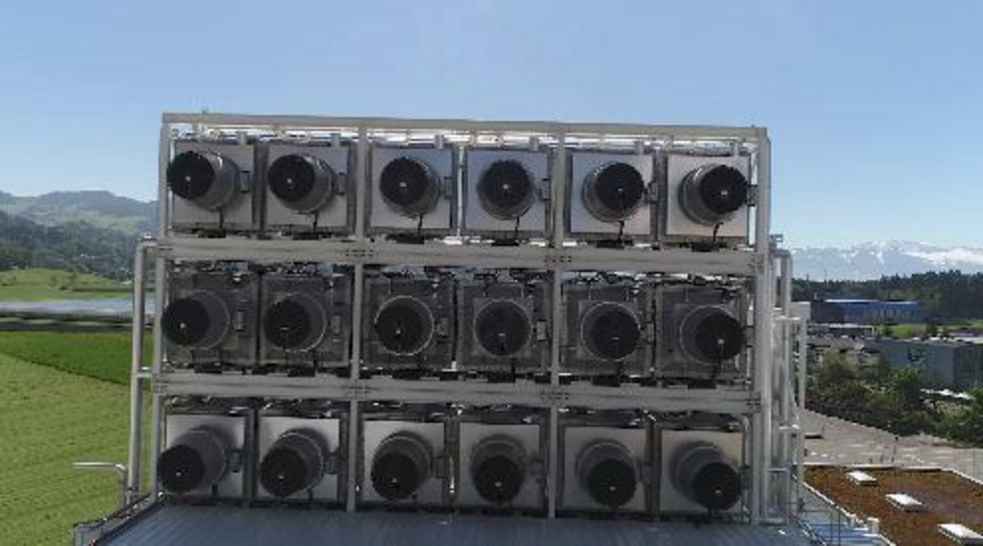 Die Filteranlage steht auf dem Dach des Hinwiler Kehrrichtverwertung Kezo. (Screenshot Youtube)
