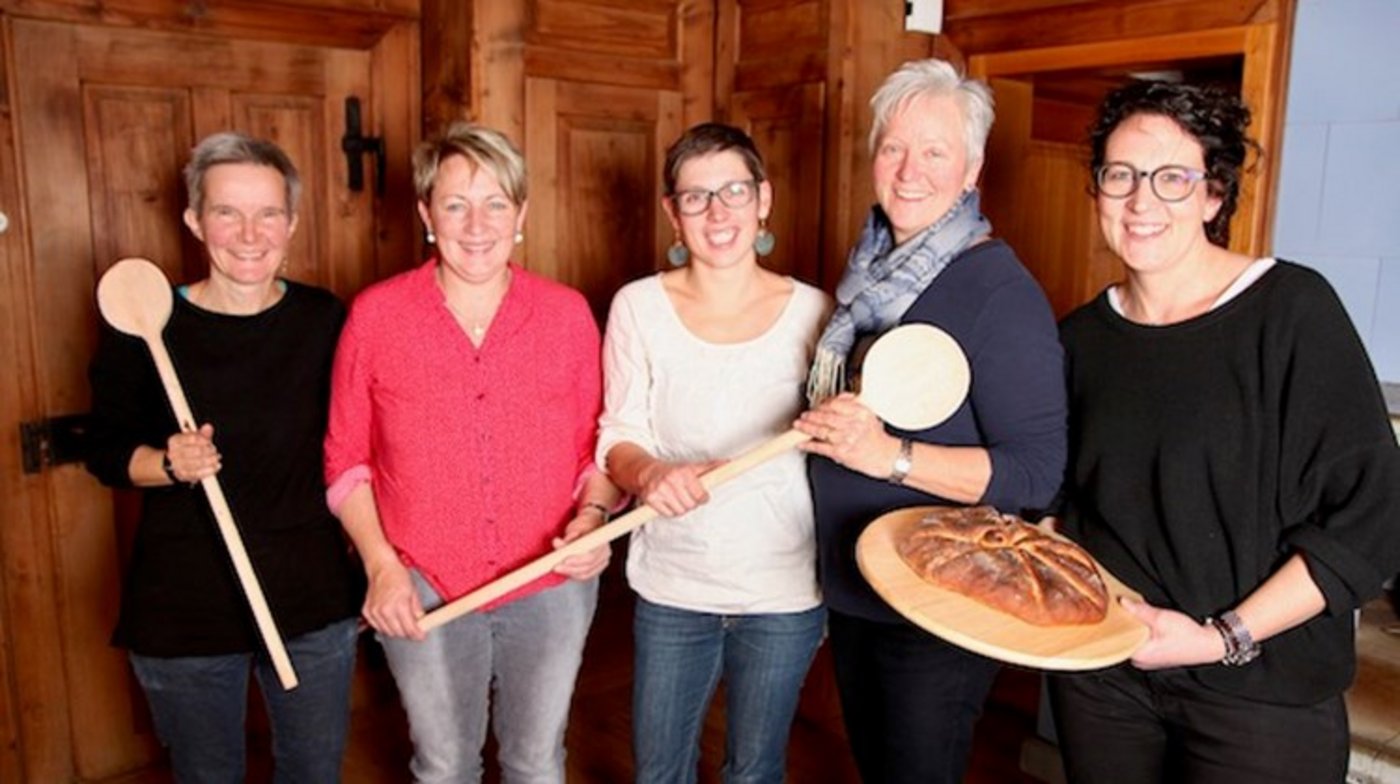 Seit letztem Jahr bilden Erika Hänni, Bernadette Odermatt, Regina Moser, Vreni Hofer und Lotti Baumann den Vorstand von Swiss Tavolata. (Bild Swiss Tavolata)