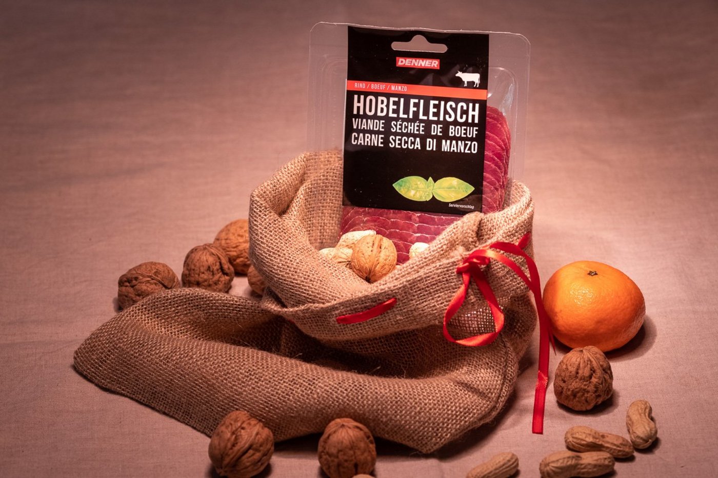 Sieben Detaillisten wurden mit einem Säckli vom Konsumentenschutz beschert. (Bild z.V.g.)