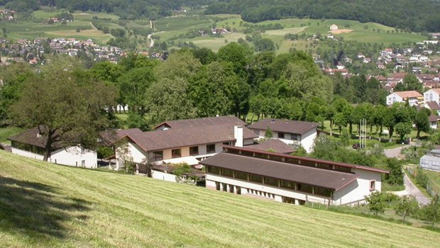 16 neue Landwirtinnen und Landwirte am Ebenrain ausgebildet Das Ebenrain Zentrum: Ausbildungsort für die 16 erfolgreichen neuen Berufsleute. (Bild Ebenrain)
