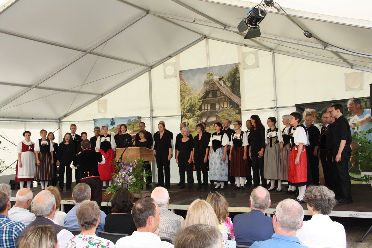 Das Vokalensemble «ardent» unterhielt mit Volksliedern aus allen Sprachregionen der Schweiz. (Bilder aw)