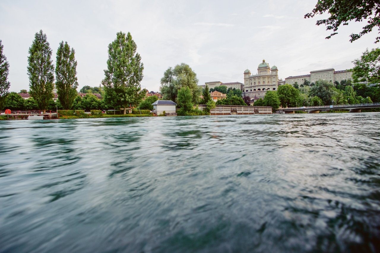 Der Weg ins Bundeshaus führt im laufenden Jahr auch übers Wasser: Die Pflanzenschutz-Diskussion zeigt eindrücklich, was alles auf die Bauern zukommt.(Bild Parlamentsdienste, 3003 Bern)