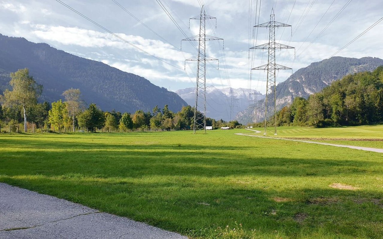 Auf diesem Feld entsteht der Kompostplatz von Flurin Frigg und Martin Mark für Mist und Grüngut.