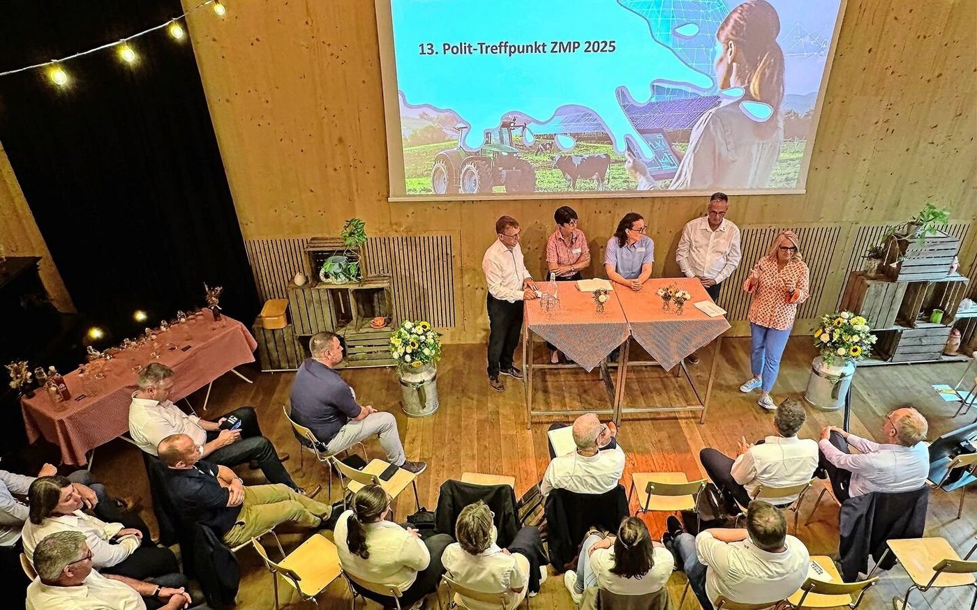 Am Polittreffpunkt der ZMP diskutierten (v. l.) Regierungsrat Stefan Müller, Nationalrätin Ursula Zybach, Kantonsrätin Laura Spring und Thomas Grüter, moderiert von Sonja Hasler. 