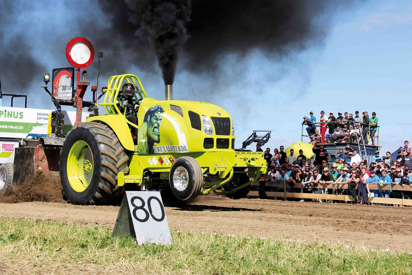 Mike Müller fährt meist mit dem New Holland «Brutalo Verde». And der Schweizermeisterschaft 2016 holte er sich die Silbermedaile. (Bild Tamara Wülser)