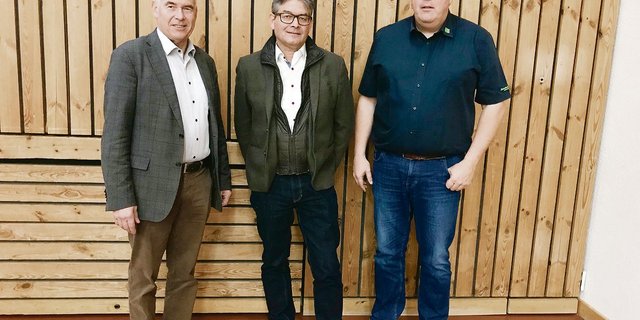 Der zurücktretende ZBV-Präsident Hans Frei, der als Nachfolger nominierte Martin Haab sowie Geschäftsführer Ferdi Hodel.(Bild Alexandra Stückelberger)