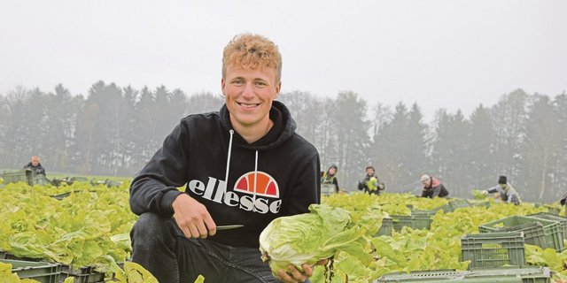 Weil Merlin Berner zum Zeitpunkt des Fotos die Berufsschule besuchte, stimmt die Arbeitskleidung nicht ganz. (Bilder jw)