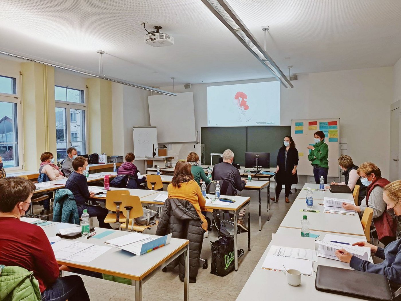 Die meisten Kursteilnehmerinnen führen zu Hause die Betriebsbuchhaltung und Administration – sie wollten wissen, wie es nach einem Notfall weitergeht.(Bild Franziska Jurt)