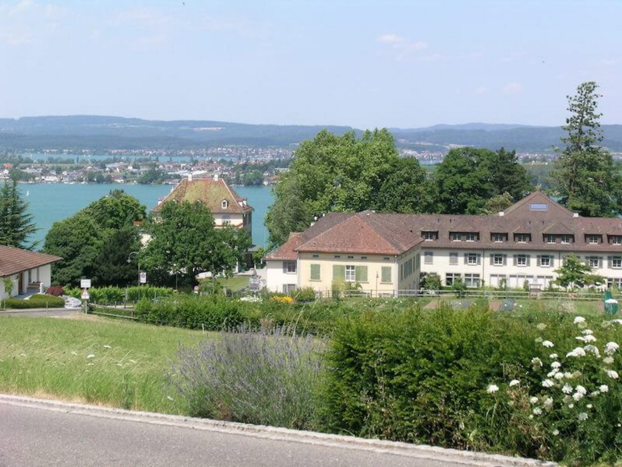 Sicht auf das BBZ Arenenberg in Salenstein. Der Sitz des neu gegründeten Vereins "Kraftgegend Seerücken-Untersee" ist Salenstein TG. (Bild Isabelle Schwander) 
