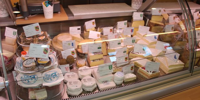 In der Chäsi Muri findet man auch ein umfangreiches Sortiment an Weichkäse.